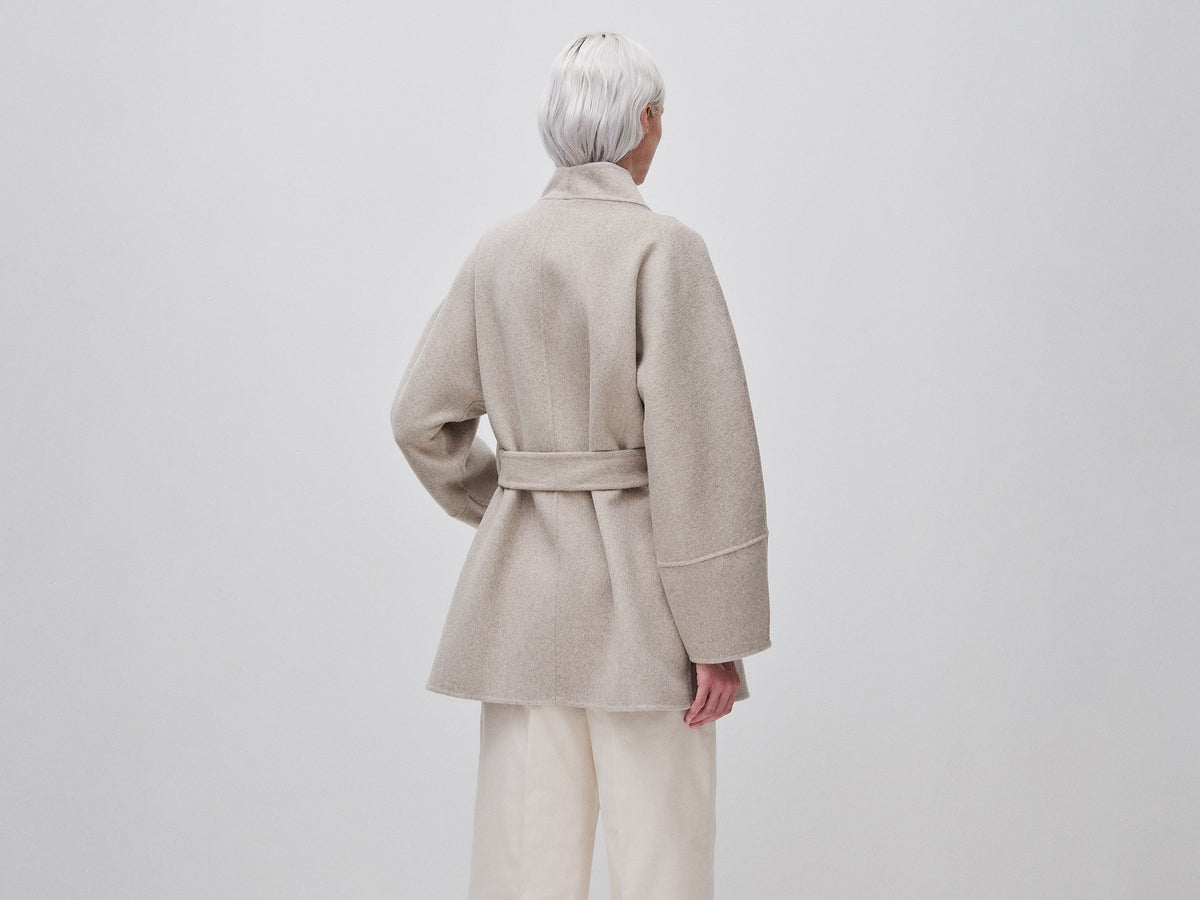 Cappotto corto con cintura
