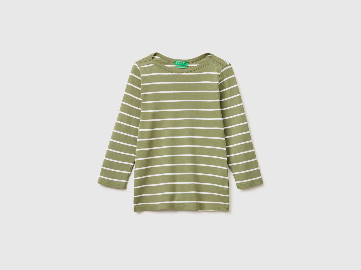 T-shirt a righe con scollo a barchetta