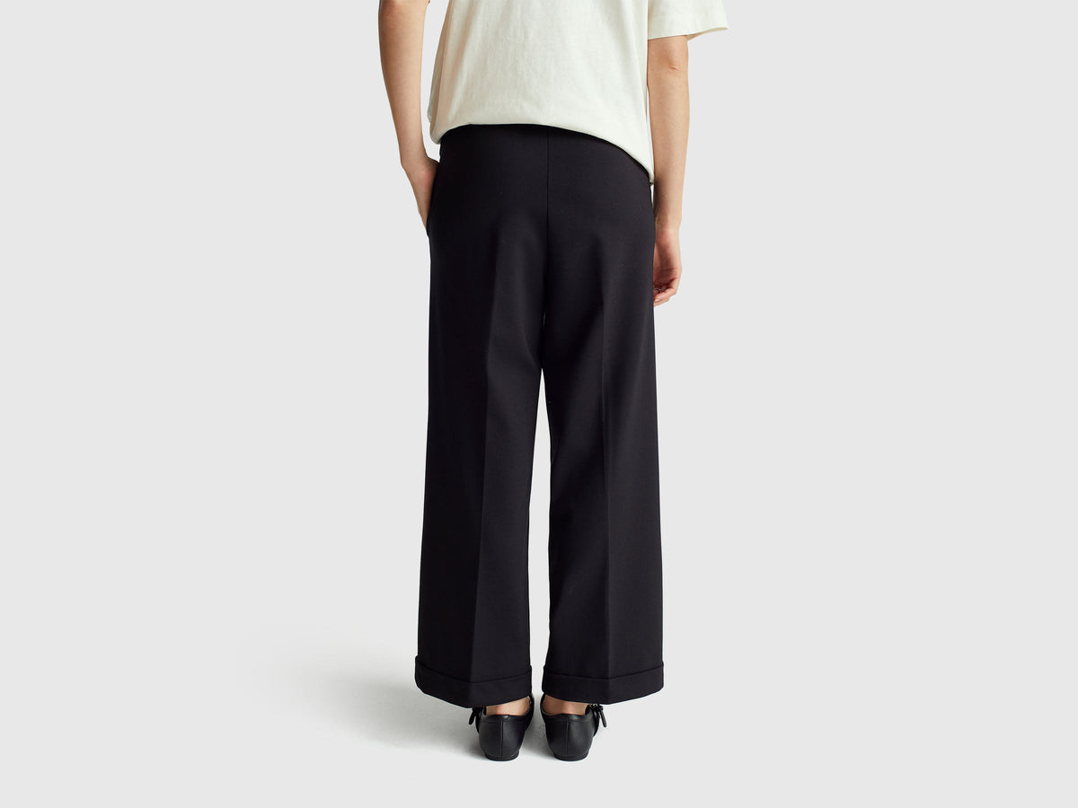 Pantaloni con elastico in vita e risvolto