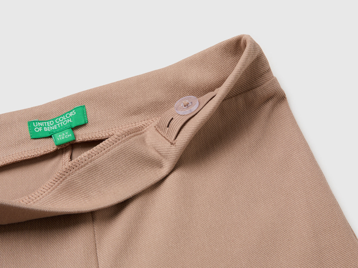 Pantaloni ampi in cotone stretch