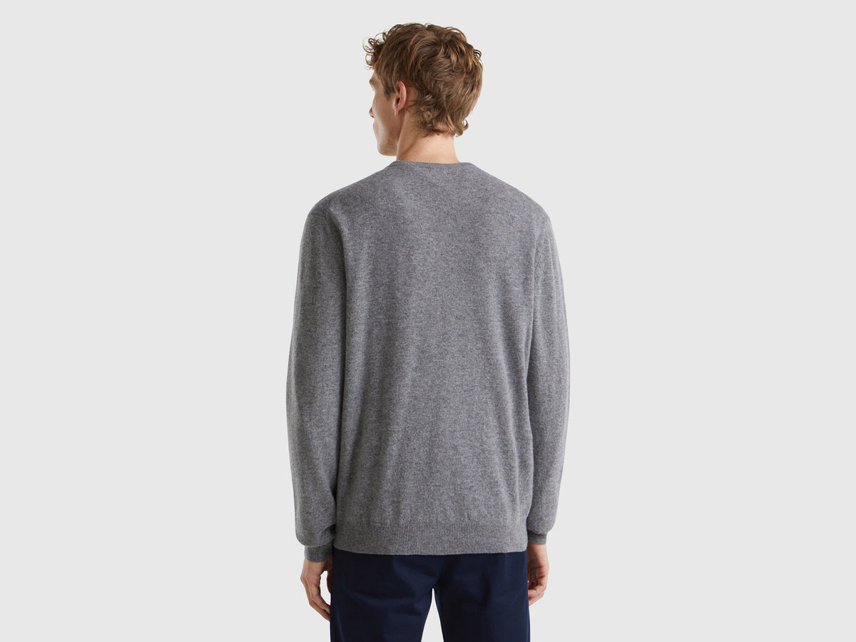 Maglia scollo a V grigia in pura lana Merino