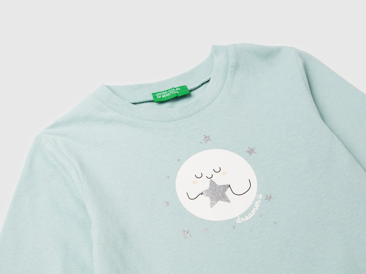 T-shirt con stampa glitter