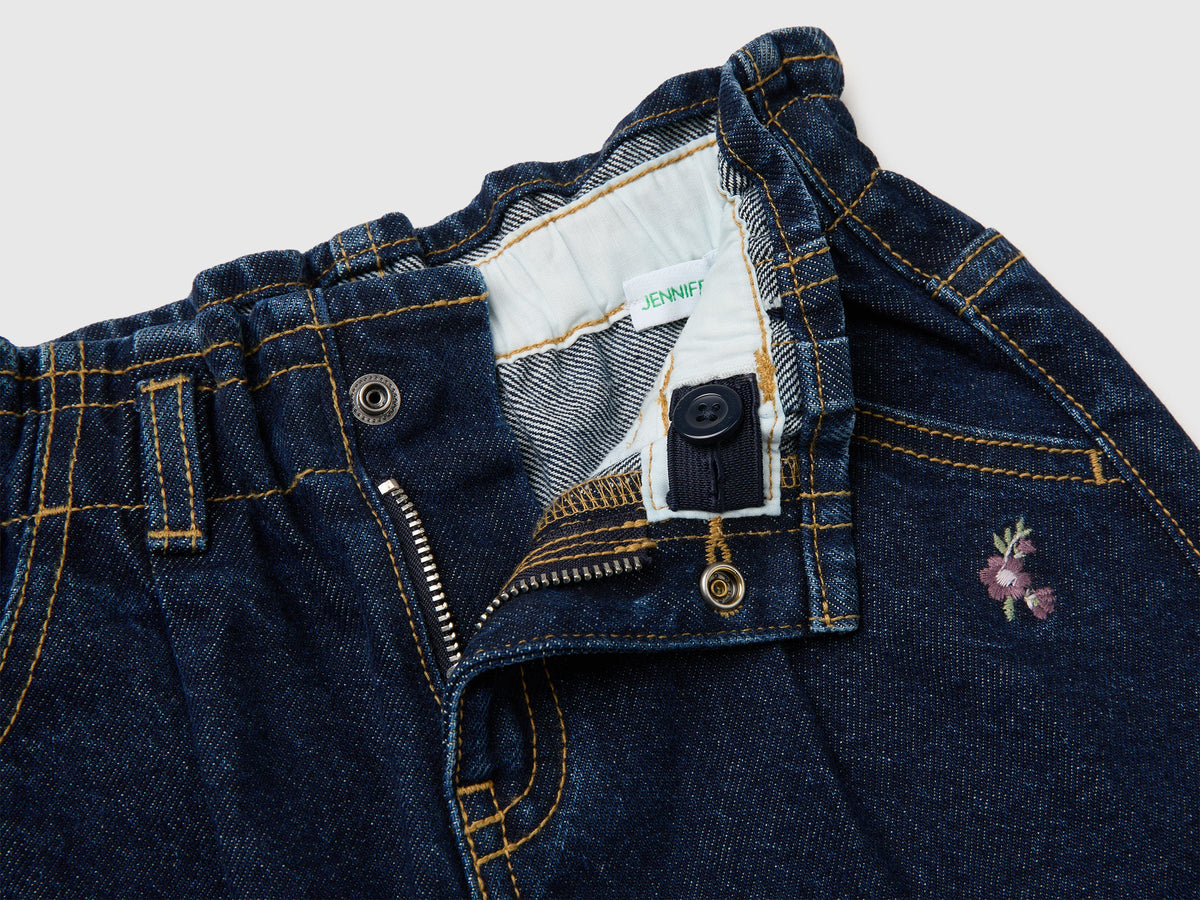 Jeans baloon fit con ricami