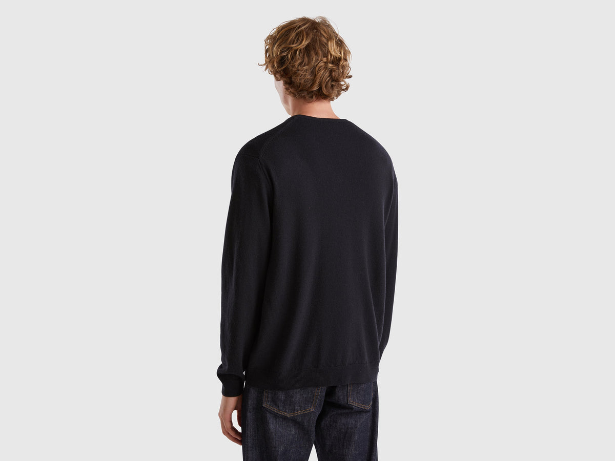 Maglia scollo a V nera in pura lana Merino