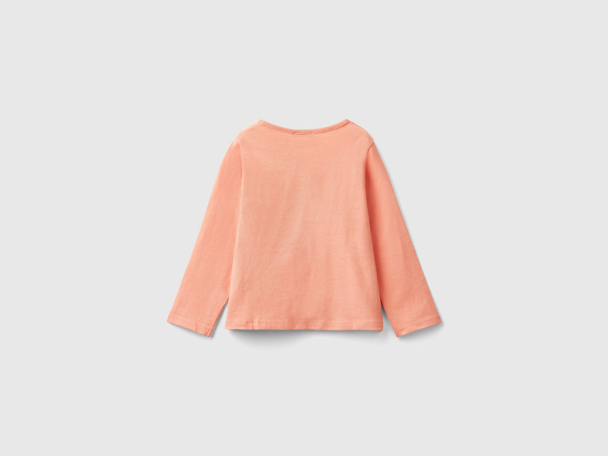 T-shirt con applicazione effetto petali