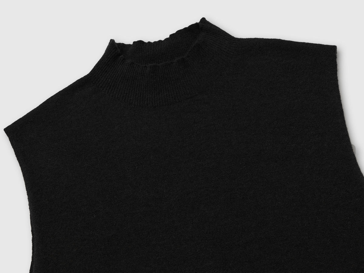 Lupetto smanicato in misto lana ultralight