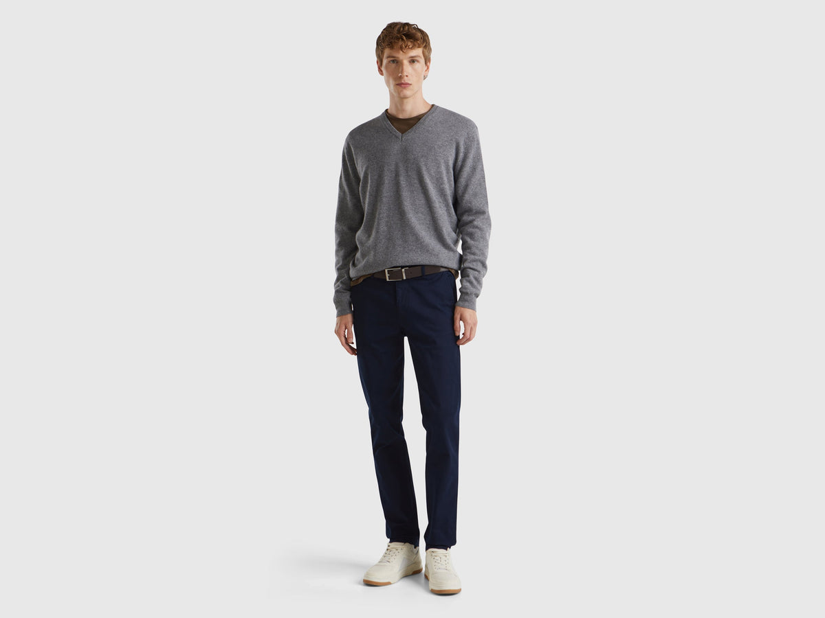 Maglia scollo a V grigia in pura lana Merino