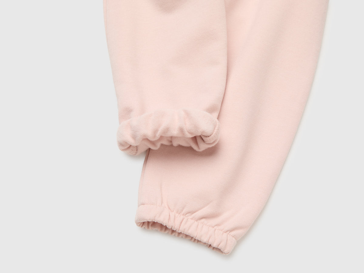 Pantaloni in felpa con animaletto sul retro