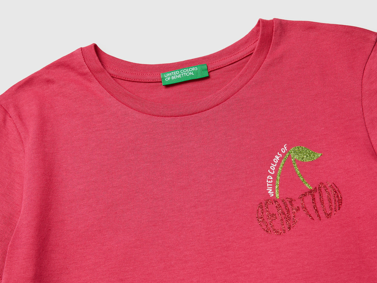 T-shirt con stampa glitter