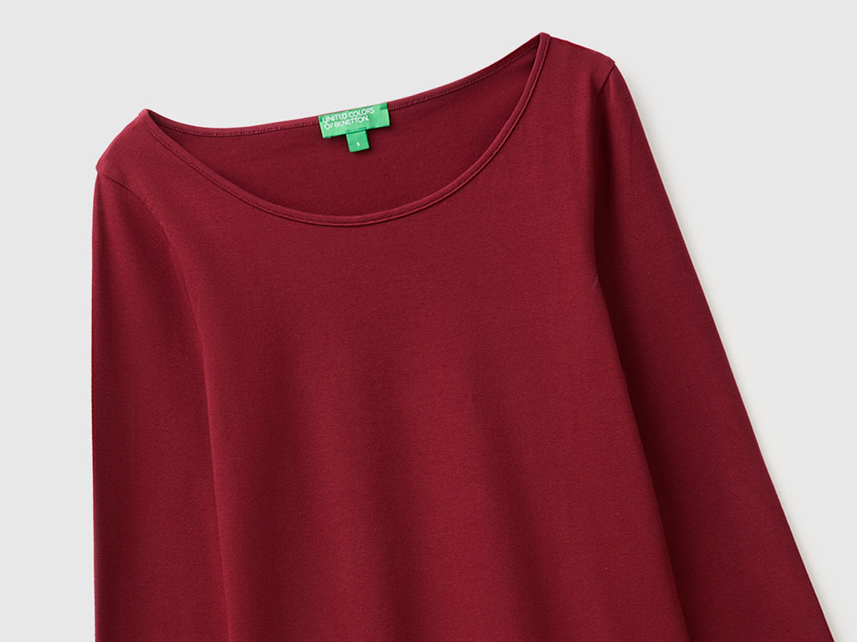 T-shirt slim fit con scollo ampio