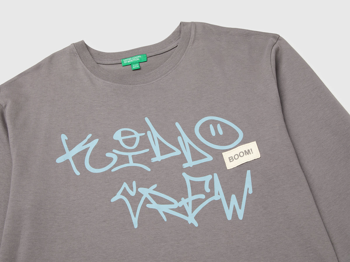 T-shirt con stampa e patch 100% cotone bio