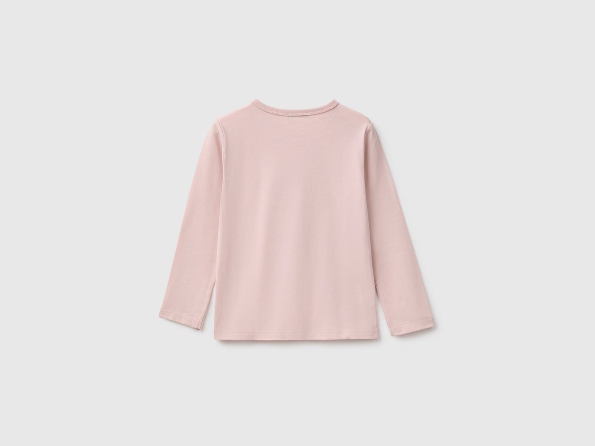 T-shirt con stampa e paillettes