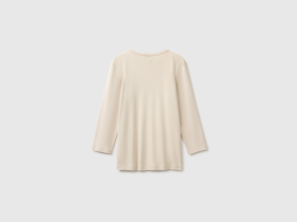 T-shirt slim fit con scollo a barchetta
