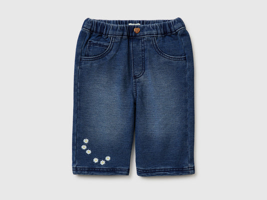 Jeans con ricamo floreale