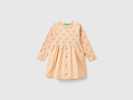Vestito con stampa e bottoni