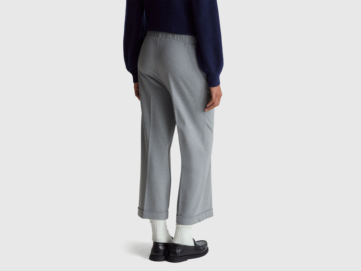 Pantaloni con elastico in vita e risvolto
