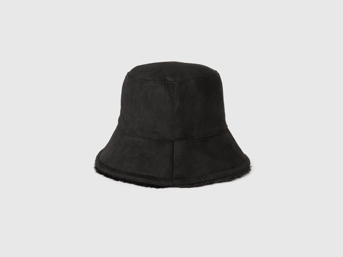 Cappello in pelliccetta sintetica reversibile