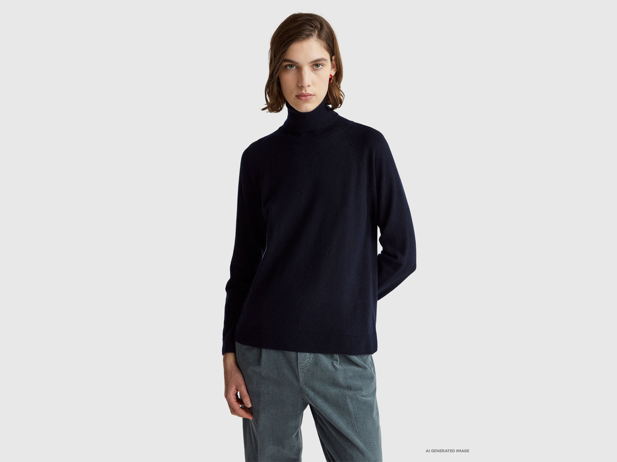 Maglione dolcevita blu notte in misto lana e cashmere