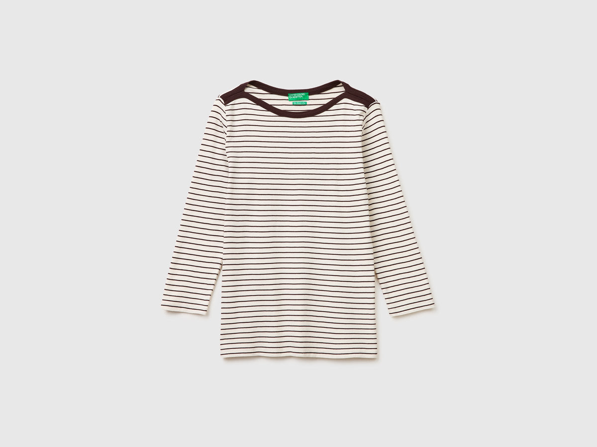 T-shirt a righe con scollo a barchetta