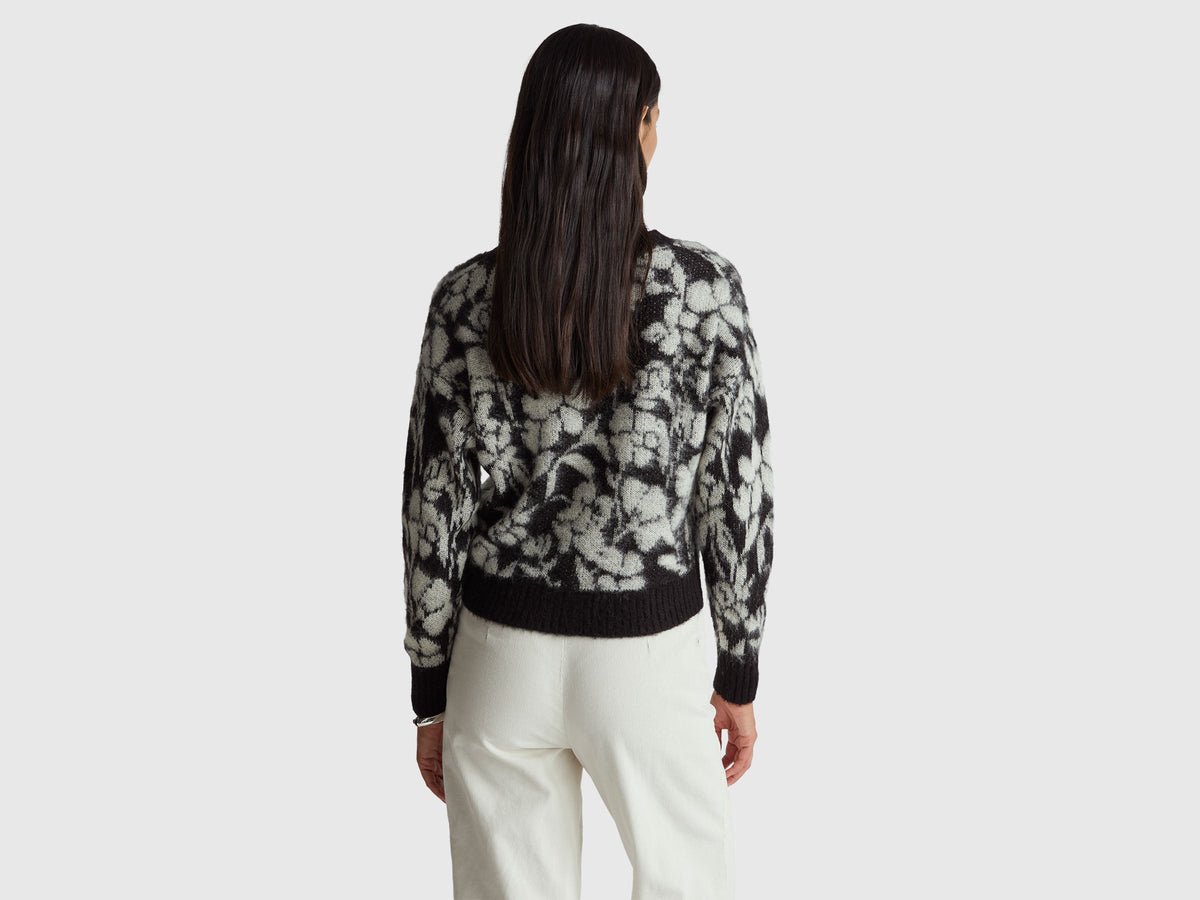 Maglia con fantasia floreale