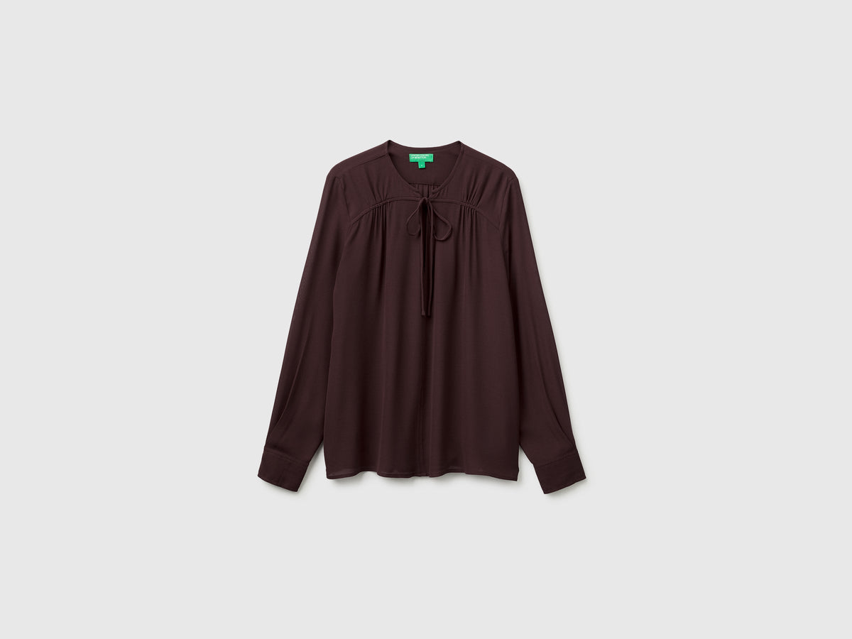 Blusa fluida con laccetto