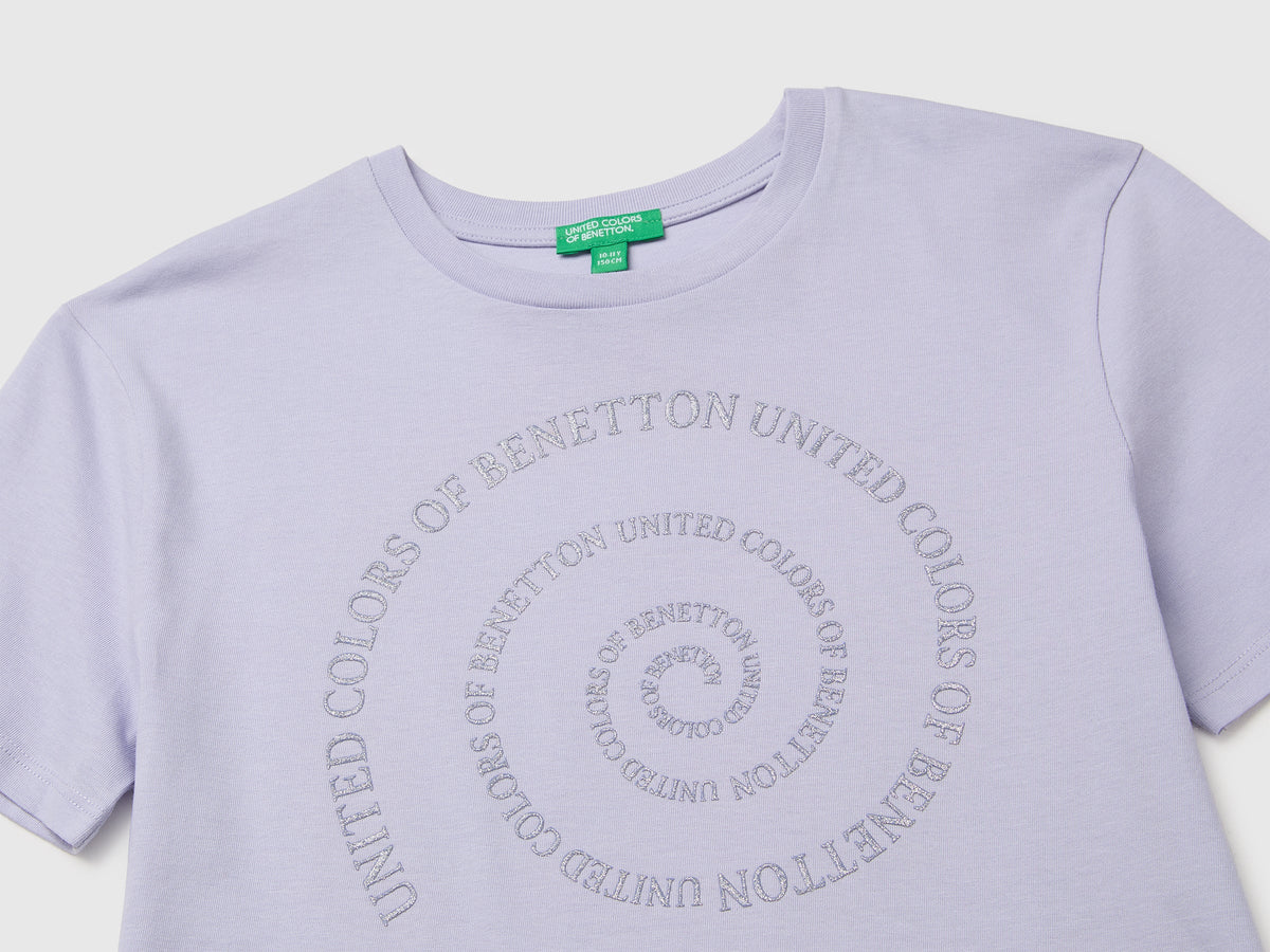 T-shirt con stampa glitter