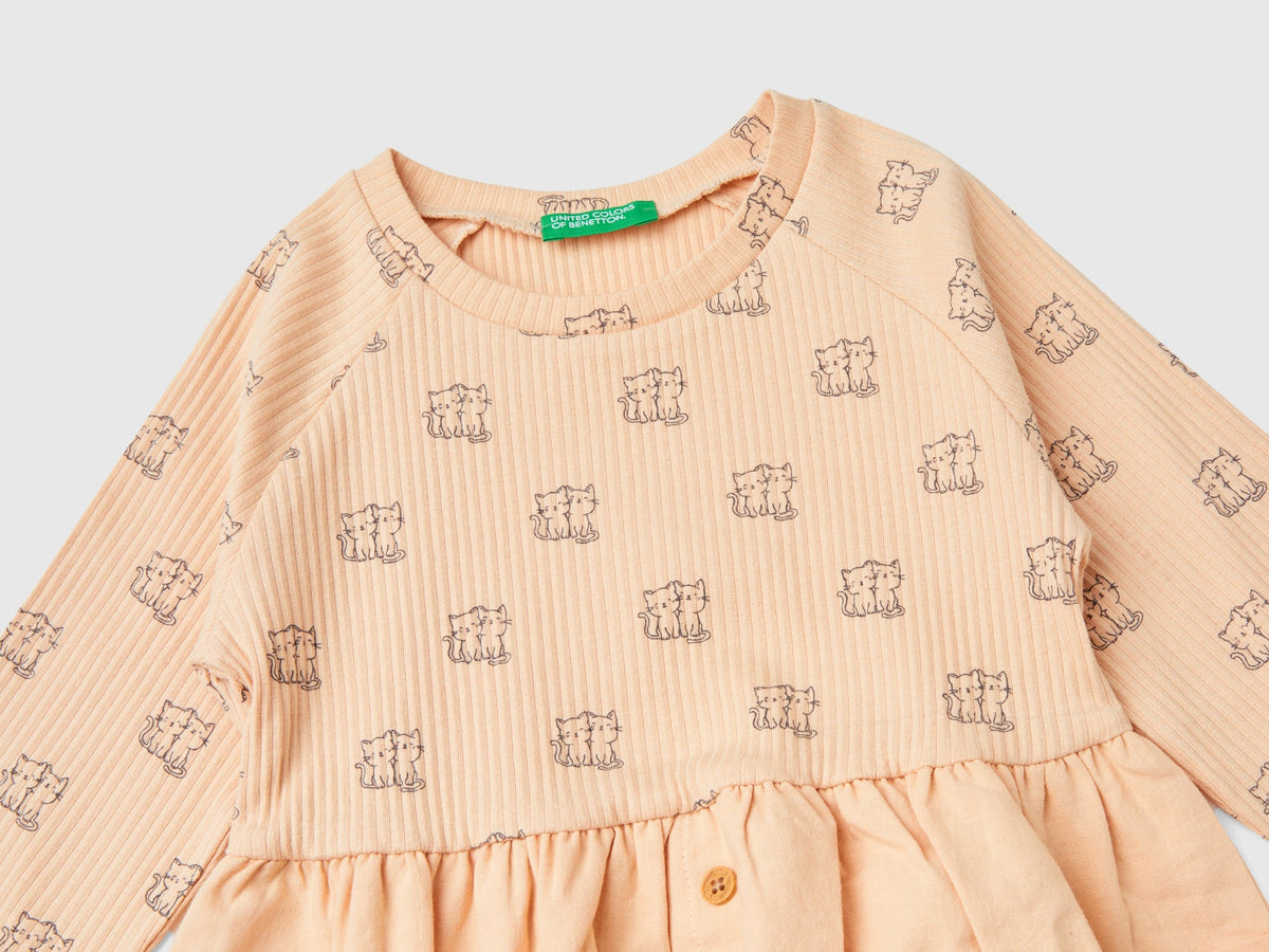 Vestito con stampa e bottoni