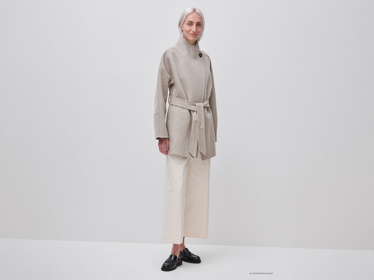 Cappotto corto con cintura