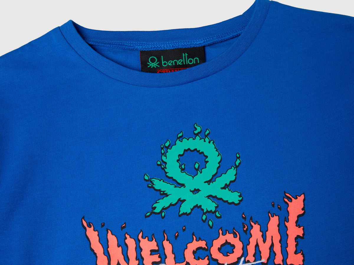 T-shirt con nodo Stranger Things