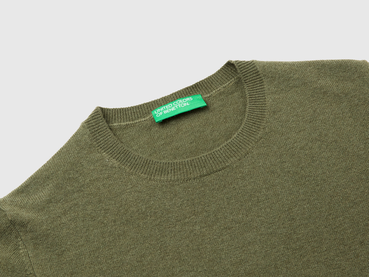 Maglia girocollo verde militare in pura lana Merino