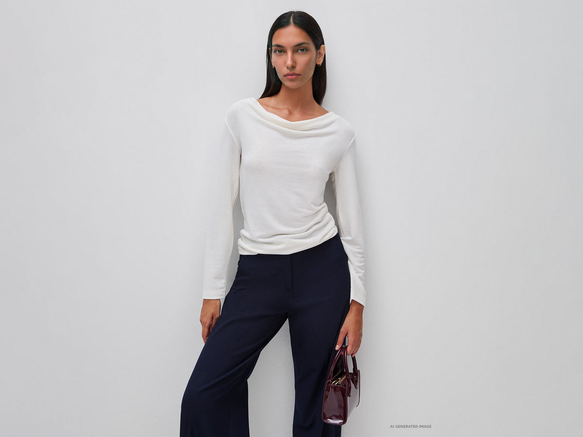 Maglietta con drappeggio sullo scollo