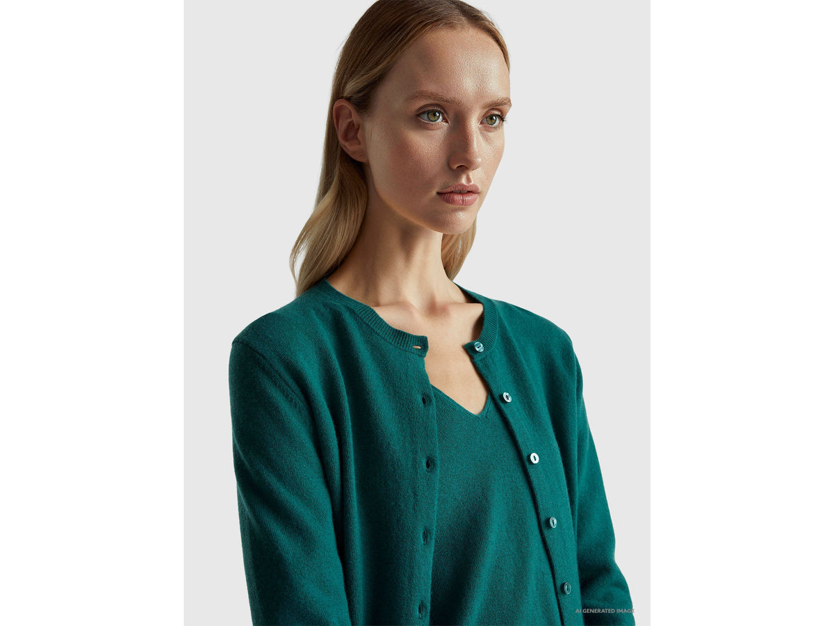 Cardigan girocollo verde in pura lana Merino
