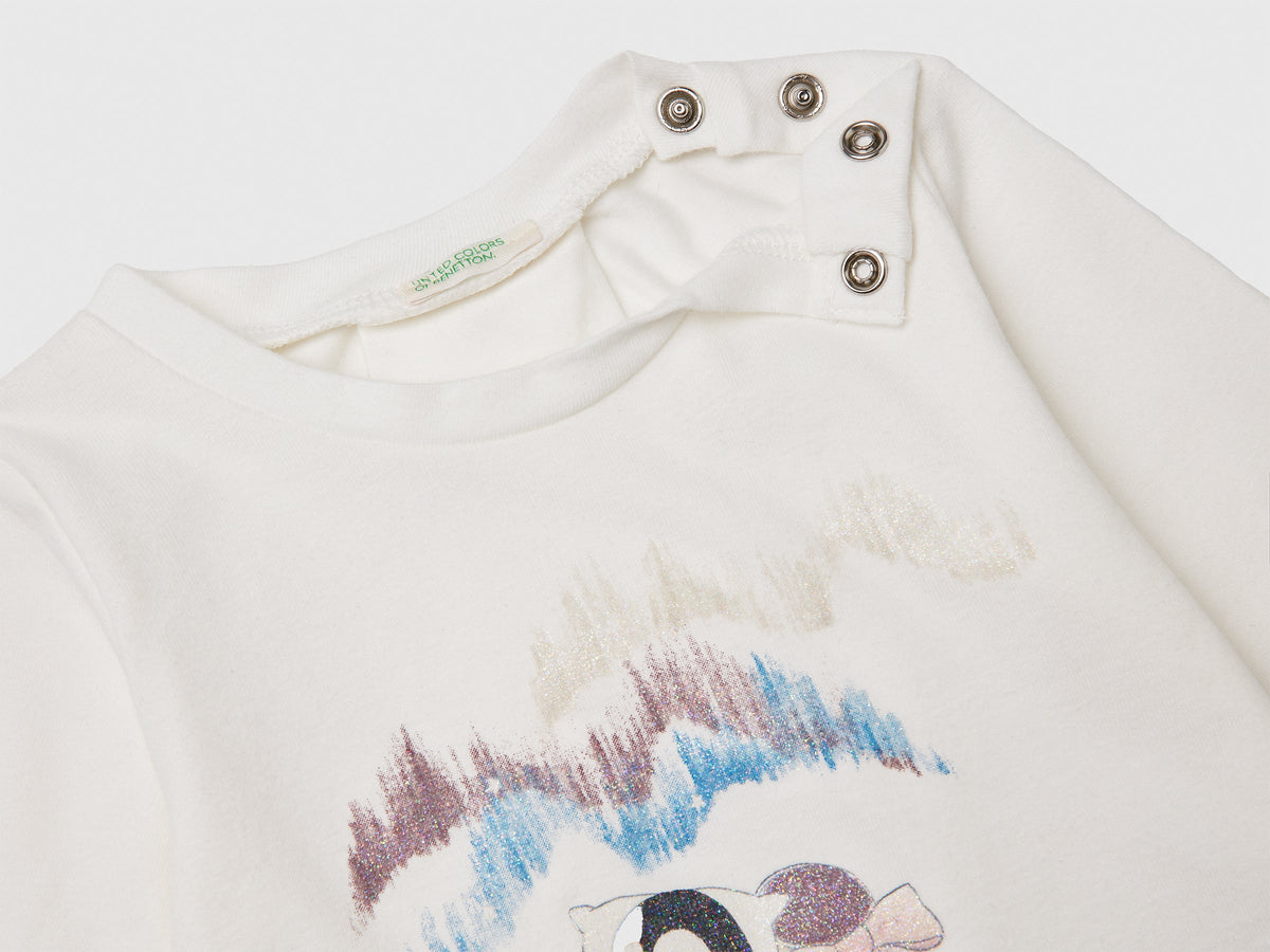 T-shirt con stampa glitterata