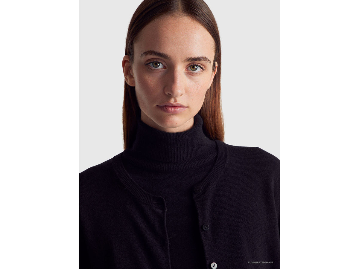 Cardigan girocollo nero in pura lana Merino