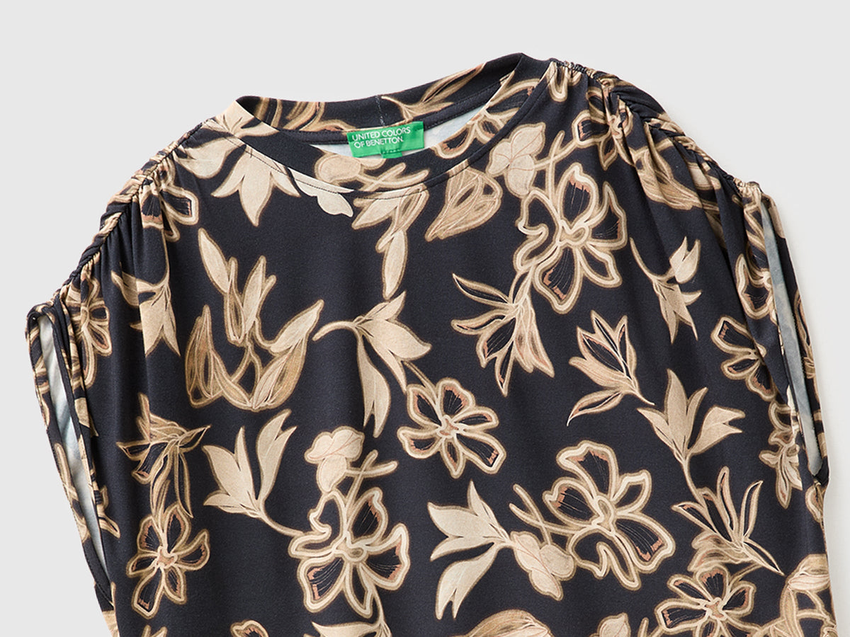 Top fluido con stampa floreale