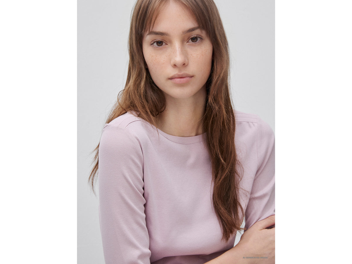 T-shirt slim fit con scollo a barchetta