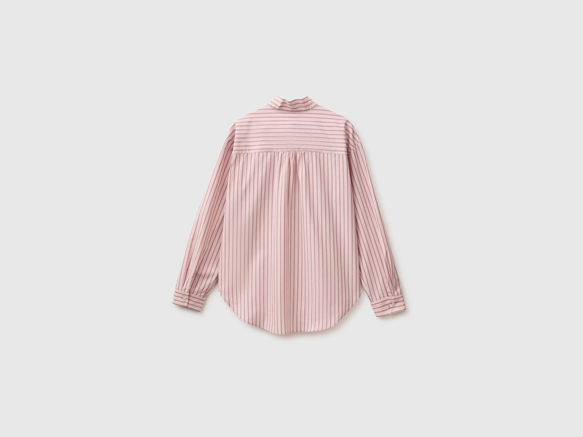 Camicia a righe con fiocco al collo