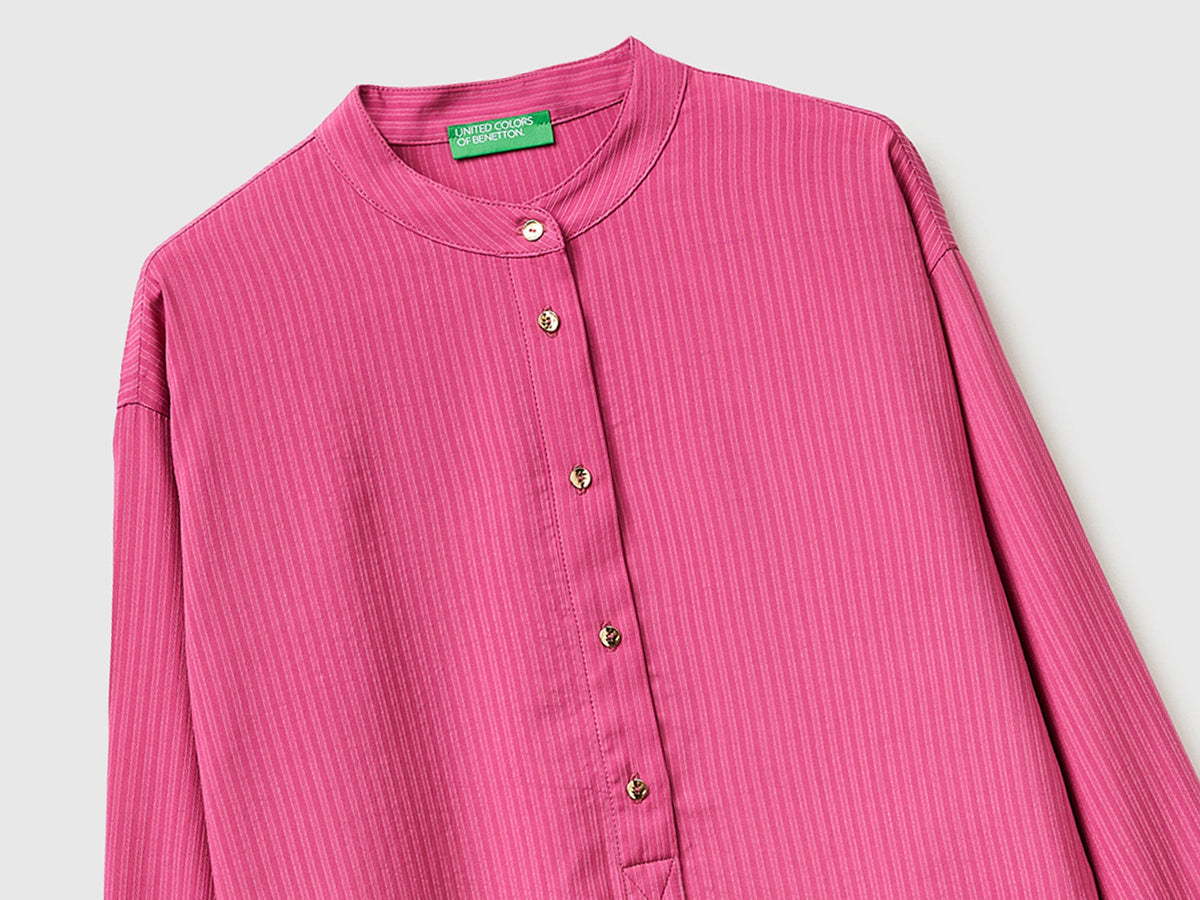 Blusa a righe con collo alla coreana