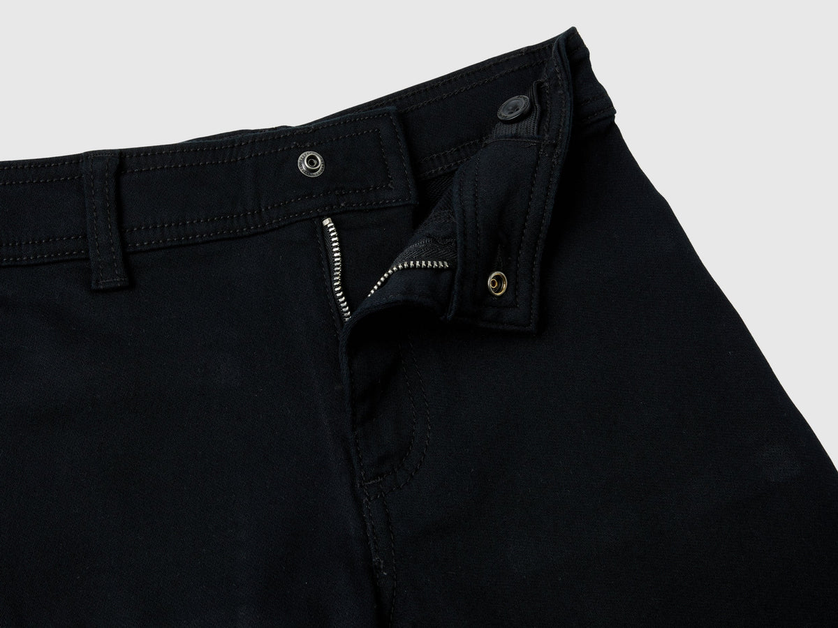 Pantaloni ampi in cotone stretch