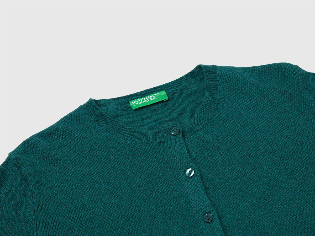 Cardigan girocollo verde in pura lana Merino