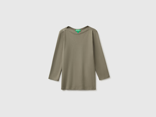 T-shirt slim fit con scollo a barchetta