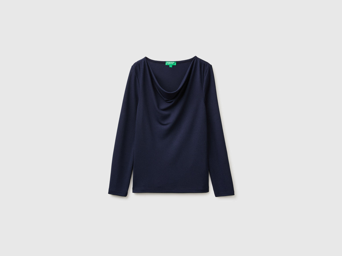 Maglietta con drappeggio sullo scollo