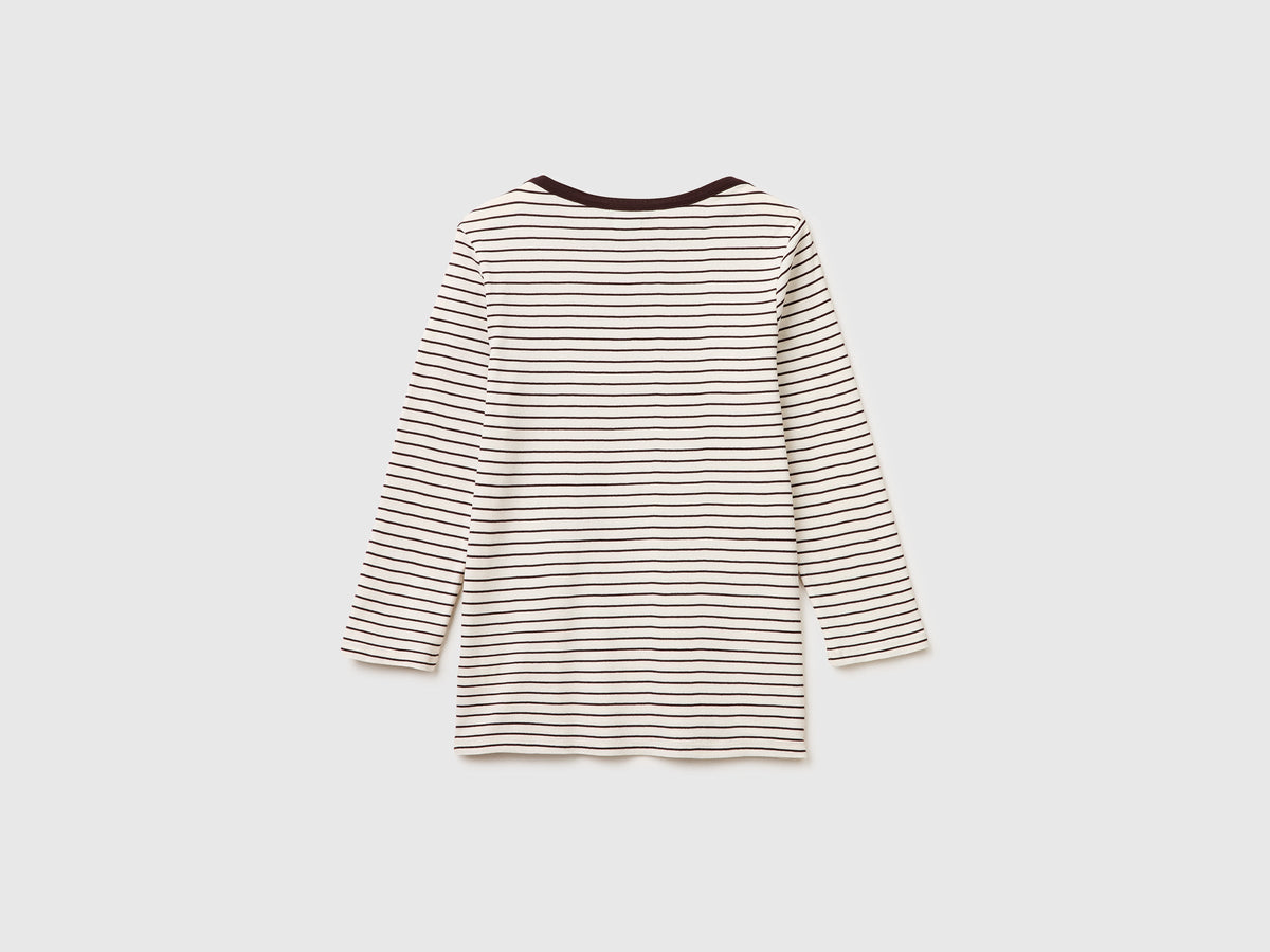 T-shirt a righe con scollo a barchetta