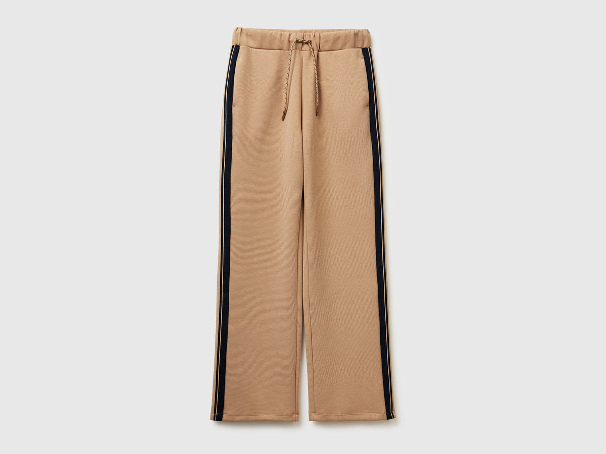 Pantaloni con bande laterali rigate